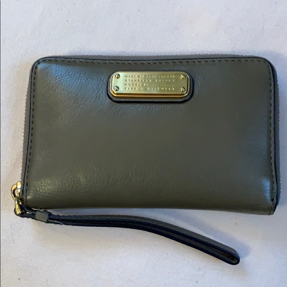 Marc by Marc Jacobs gray/taupe wristlet wallet